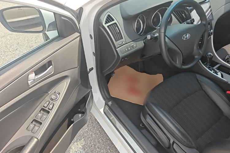 Used Hyundai Sonata 2015 Classic 2.0L Automatic Leading Edition Driver Seat