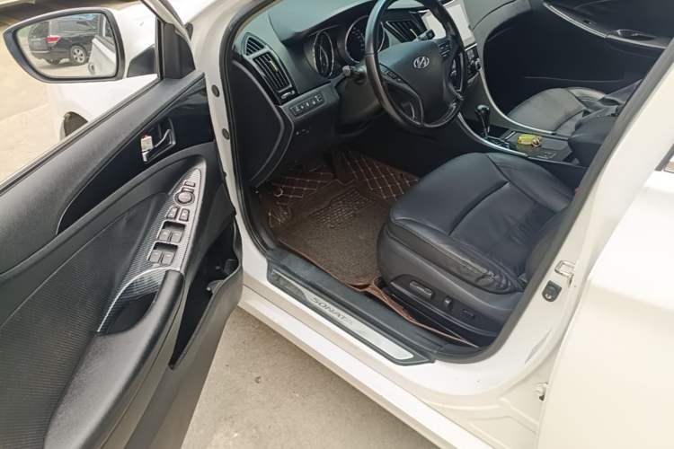 Used Hyundai Sonata 2015 Classic 2.0L Automatic Luxury Edition Driver Seat