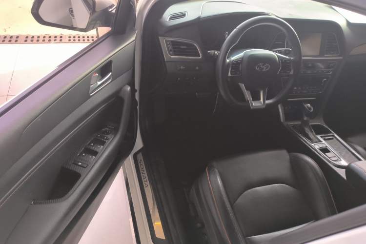 Used Hyundai Sonata 2015 1.6T DLX Prestige Model Driver Seat