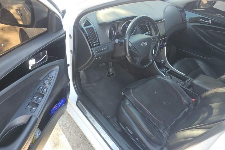 Used Hyundai Sonata 2015 Classic 2.0L Automatic Luxury Edition Driver Seat