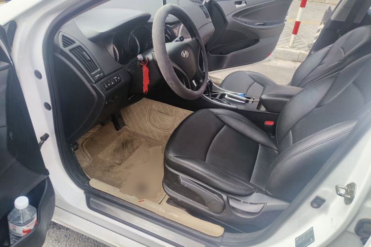 Used Hyundai Sonata 2015 Classic 2.0L Automatic Luxury Edition Driver Seat