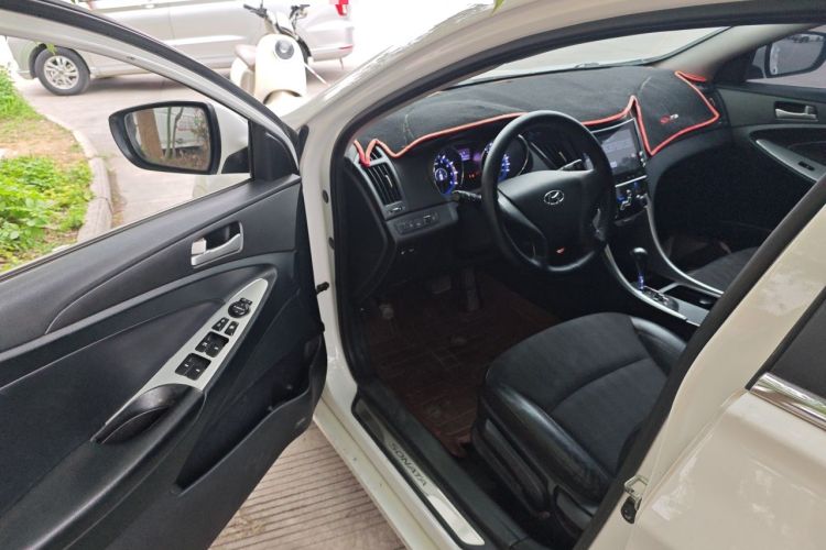 Used Hyundai Sonata 2015 Classic 2.0L Automatic Leading Edition Driver Seat