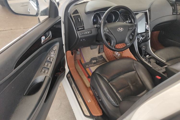 Used Hyundai Sonata 2015 Classic 2.0L Automatic Luxury Edition Driver Seat