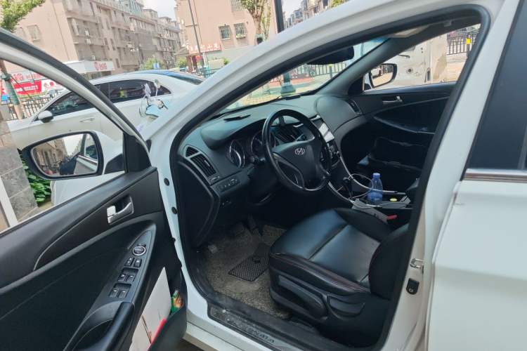 Used Hyundai Sonata 2015 Classic 2.0L Automatic Leading Edition Driver Seat