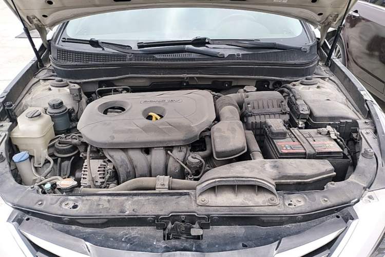 Used Hyundai Sonata 2015 Classic 2.0L Automatic Luxury Edition Engine Bay