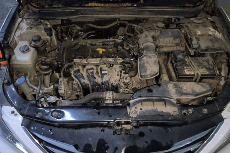 Used Hyundai Sonata 2015 Classic 2.0L Automatic Luxury Edition Engine Bay