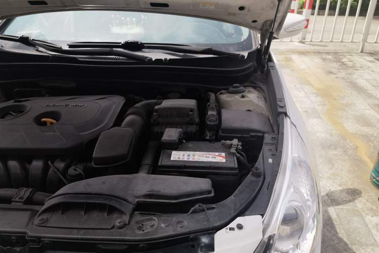 Used Hyundai Sonata 2015 Classic 2.0L Automatic Luxury Edition Engine Bay Left