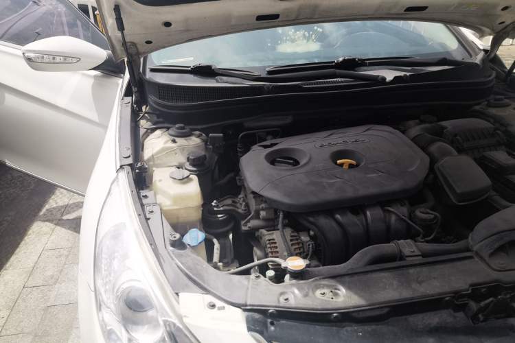 Used Hyundai Sonata 2015 Classic 2.0L Automatic Luxury Edition Engine Bay Right