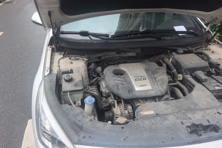 Used Hyundai Sonata 2015 1.6T DLX Prestige Model Engine Bay Right