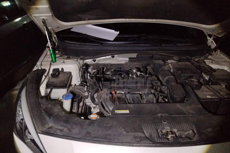 Used Hyundai Sonata 2015 2.4L LUX Ultimate Trim Engine Bay Right