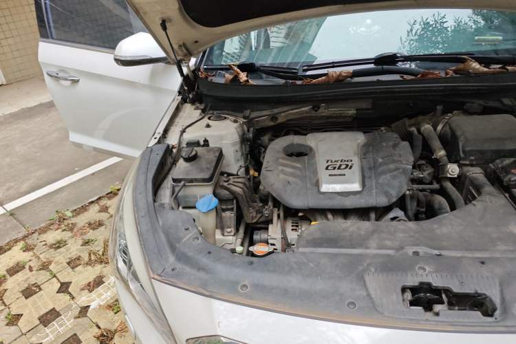 Used Hyundai Sonata 2015 1.6T DLX Prestige Model Engine Bay Right