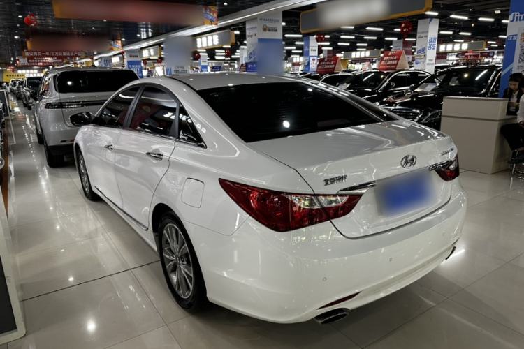 Used Hyundai Sonata 2015 Classic 2.0L Automatic Luxury Edition Exterior 2