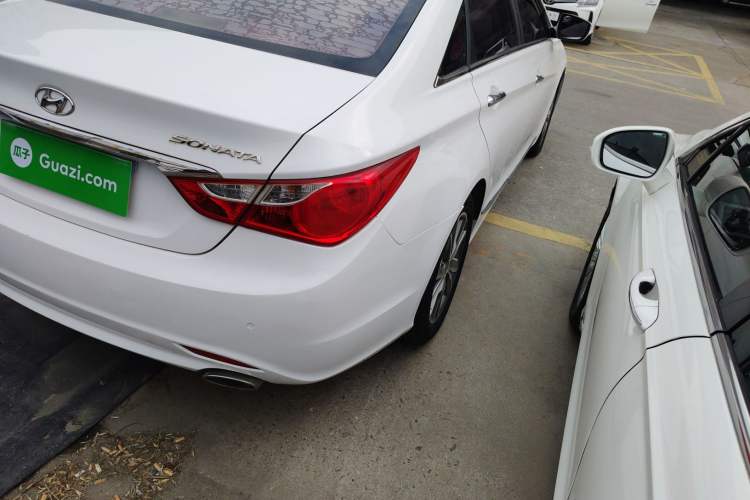 Used Hyundai Sonata 2015 Classic 2.0L Automatic Luxury Edition Exterior 3