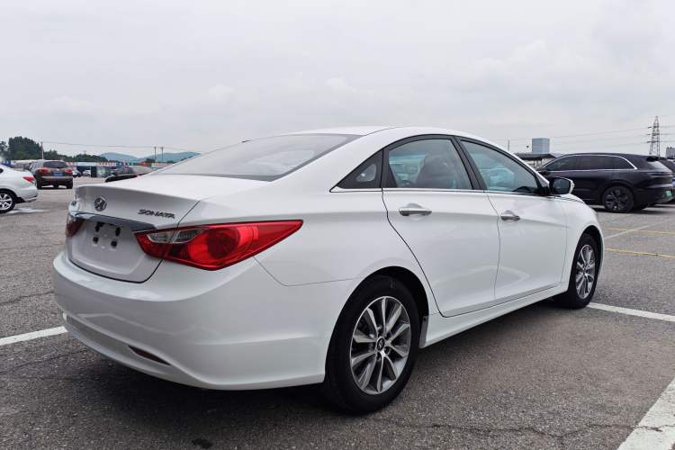 Used Hyundai Sonata 2015 Classic 2.0L Automatic Leading Edition Exterior 3