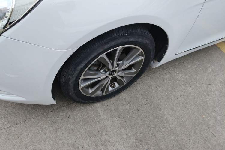 Used Hyundai Sonata 2015 Classic 2.0L Automatic Luxury Edition Exterior 4