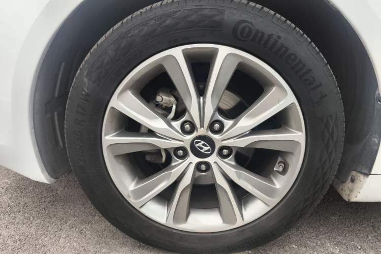 Used Hyundai Sonata 2015 Classic 2.4L Automatic Leading Edition China IV Standard Exterior 4