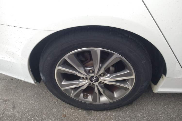 Used Hyundai Sonata 2015 Classic 2.0L Automatic Luxury Edition Exterior 8