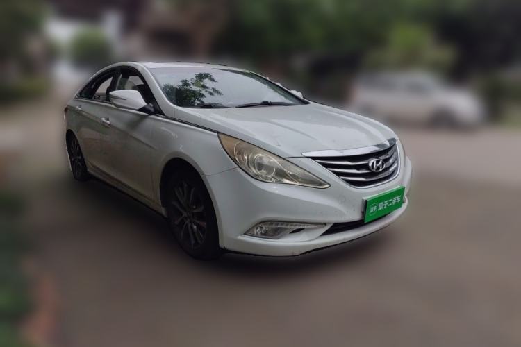 Used Hyundai Sonata 2015 Classic 2.0L Automatic Leading Edition Front Right 45 Deg