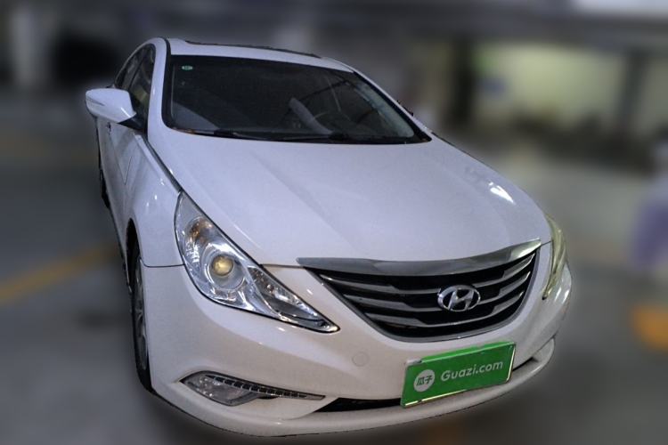 Used Hyundai Sonata 2015 Classic 2.0L Automatic Luxury Edition Front Right 45 Deg
