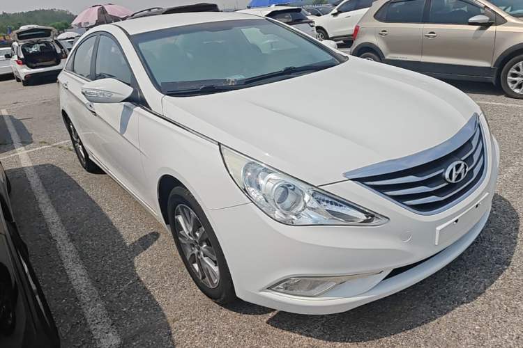 Used Hyundai Sonata 2015 Classic 2.0L Automatic Leading Edition Front Right 45 Deg