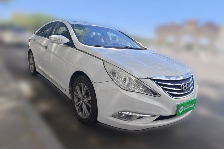 Used Hyundai Sonata 2015 Classic 2.0L Automatic Luxury Edition Front Right 45 Deg