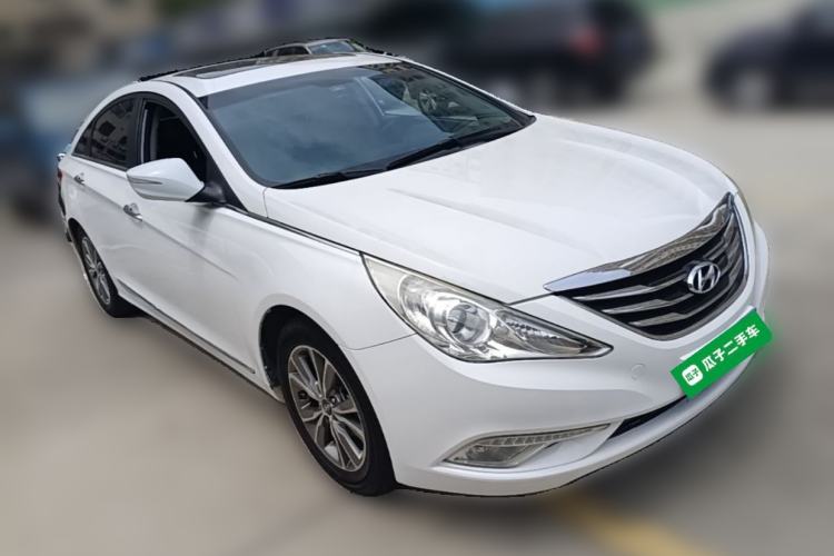 Used Hyundai Sonata 2015 Classic 2.0L Automatic Luxury Edition Front Right 45 Deg