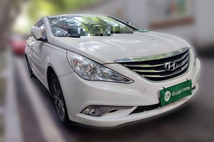 Used Hyundai Sonata 2015 Classic 2.0L Automatic Luxury Edition Front Right 45 Deg