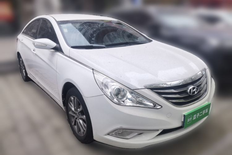 Used Hyundai Sonata 2015 Classic 2.0L Automatic Leading Edition Front Right 45 Deg