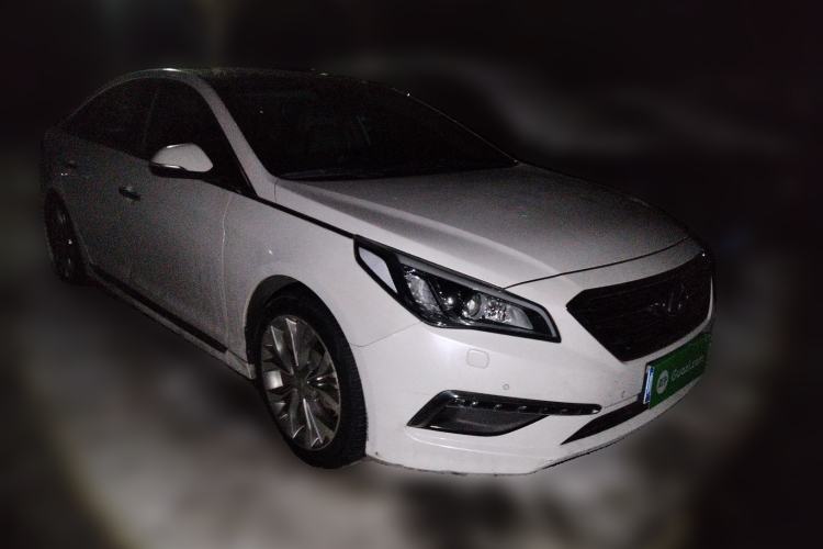 Used Hyundai Sonata 2015 2.4L LUX Ultimate Trim Front Right 45 Deg