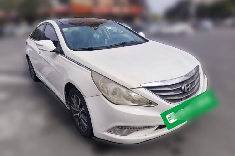 Used Hyundai Sonata 2015 Classic 2.0L Automatic Luxury Edition Front Right 45 Deg