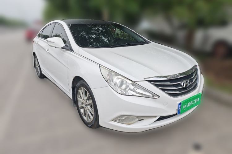 Used Hyundai Sonata 2015 Classic 2.0L Automatic Leading Edition Front Right 45 Deg