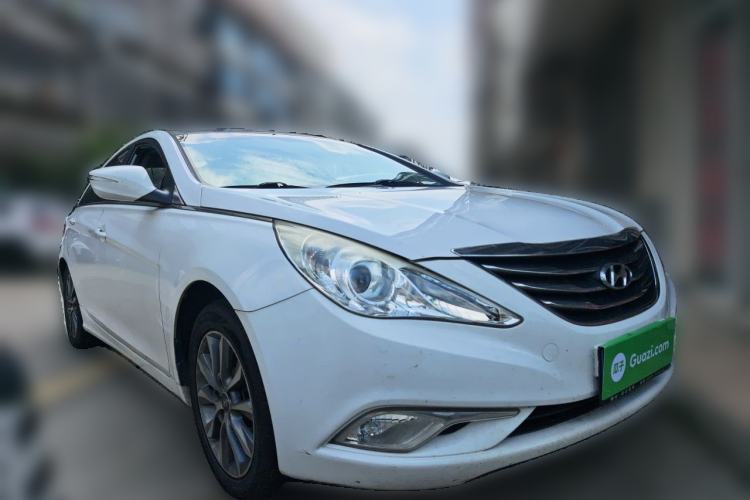 Used Hyundai Sonata 2015 Classic 2.0L Automatic Leading Edition Front Right 45 Deg