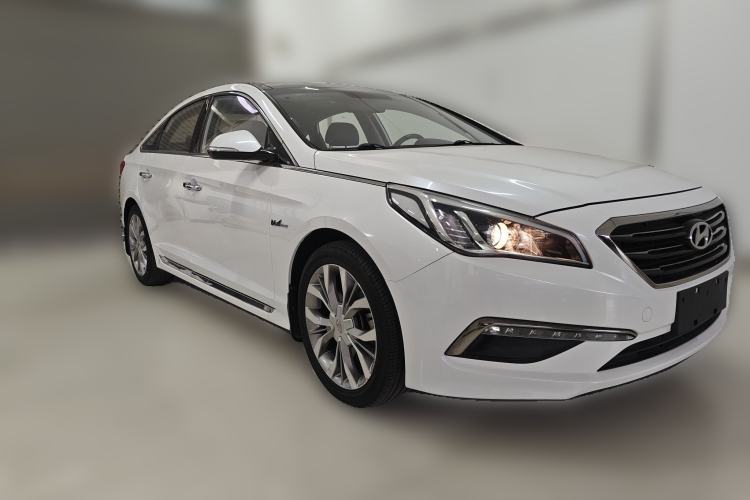 Used Hyundai Sonata 2015 1.6T GLX Advanced Model Front Right 45 Deg