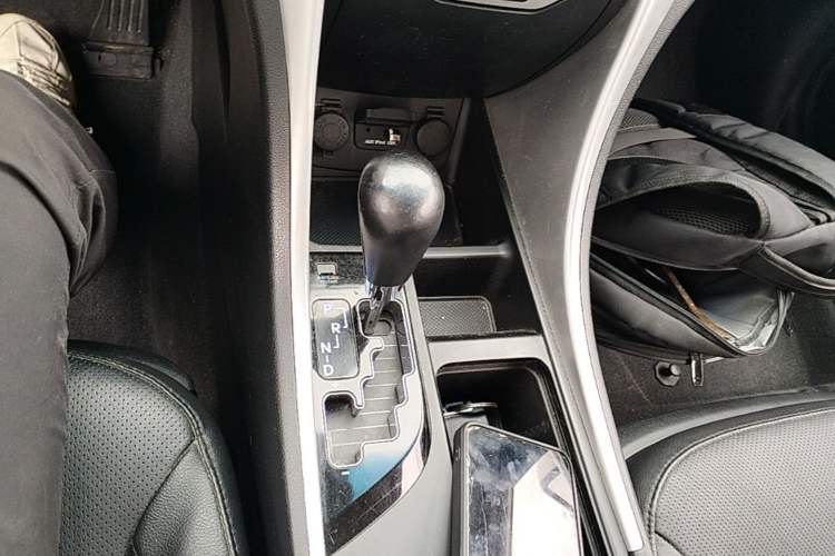 Used Hyundai Sonata 2015 Classic 2.0L Automatic Luxury Edition Gear Lever