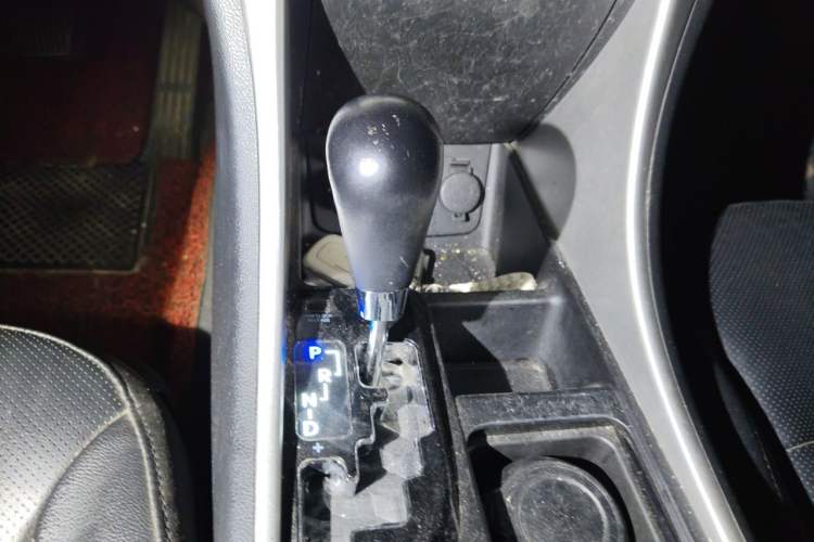 Used Hyundai Sonata 2015 Classic 2.4L Automatic Leading Edition China IV Standard Gear Lever