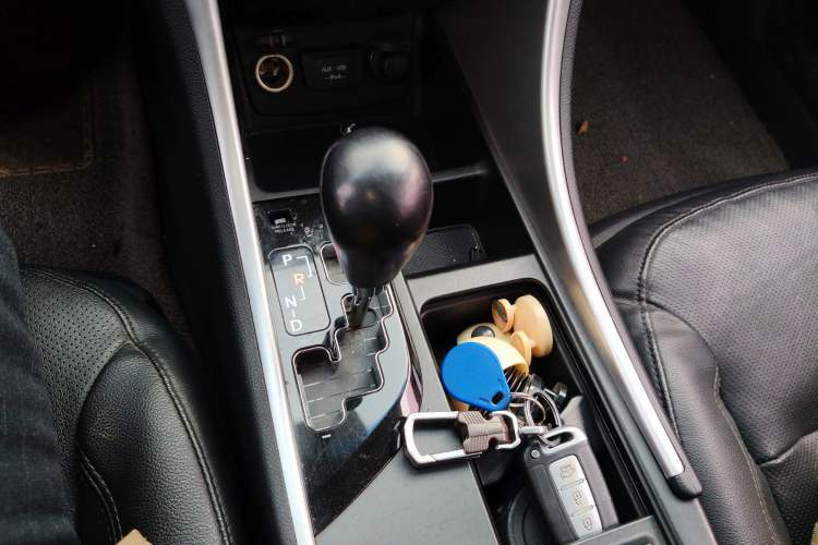 Used Hyundai Sonata 2015 Classic 2.0L Automatic Luxury Edition Gear Lever