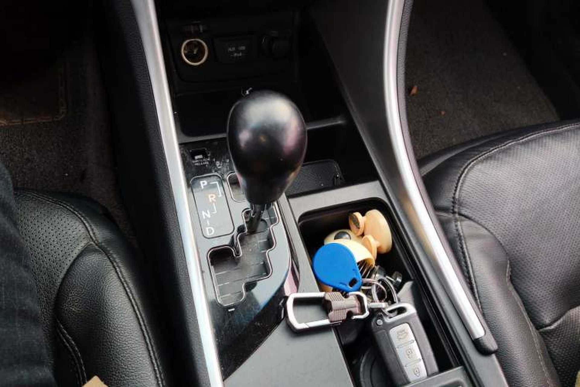 Used Hyundai Sonata 2015 Classic 2.0L Automatic Luxury Edition Gear Lever