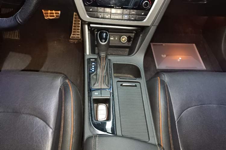 Used Hyundai Sonata 2015 1.6T GLS Smart Model Gear Lever