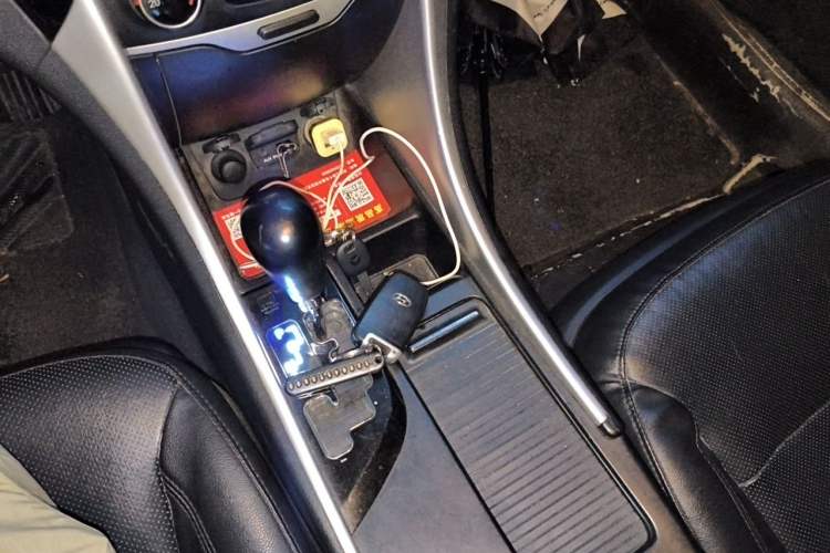 Used Hyundai Sonata 2015 Classic 2.0L Automatic Luxury Edition Gear Lever