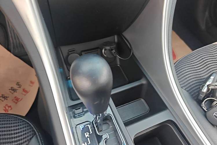 Used Hyundai Sonata 2015 Classic 2.0L Automatic Leading Edition Gear Lever