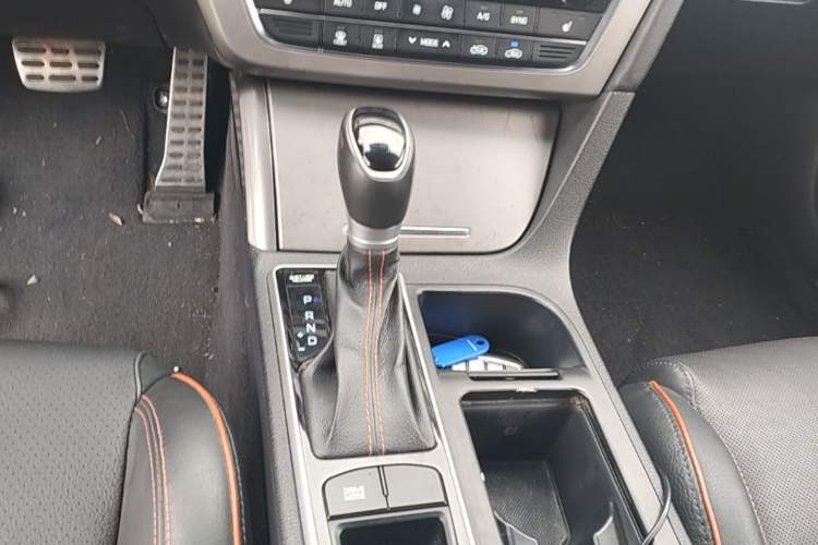 Used Hyundai Sonata 2015 1.6T GLS Smart Model Gear Lever