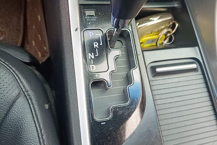 Used Hyundai Sonata 2015 Classic 2.0L Automatic Luxury Edition Gear Lever