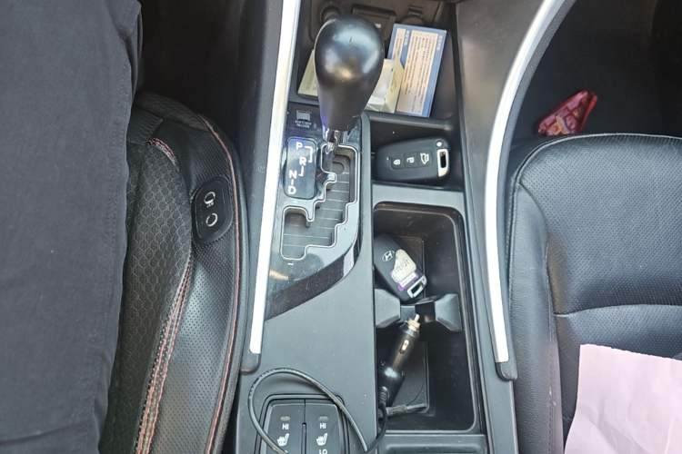 Used Hyundai Sonata 2015 Classic 2.0L Automatic Luxury Edition Gear Lever