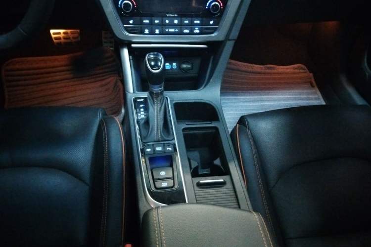 Used Hyundai Sonata 2015 1.6T DLX Prestige Model Gear Lever