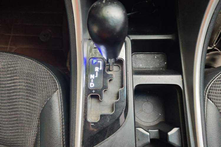 Used Hyundai Sonata 2015 Classic 2.0L Automatic Leading Edition Gear Lever