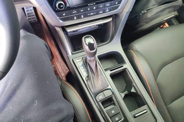Used Hyundai Sonata 2015 1.6T GLX Advanced Model Gear Lever