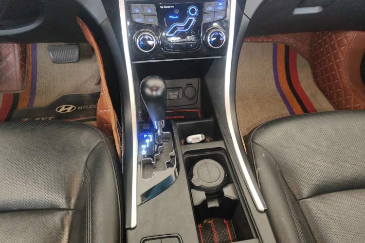 Used Hyundai Sonata 2015 Classic 2.0L Automatic Luxury Edition Gear Lever