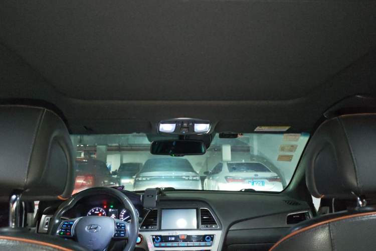Used Hyundai Sonata 2015 1.6T DLX Prestige Model Headliner
