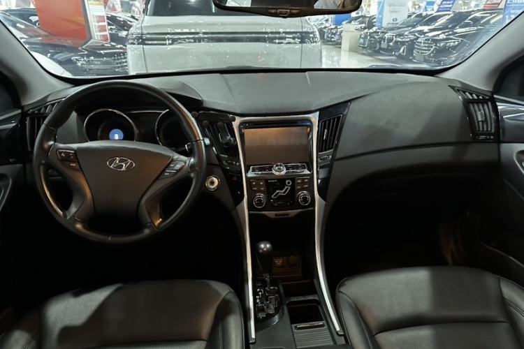 Used Hyundai Sonata 2015 Classic 2.0L Automatic Luxury Edition Interior 1