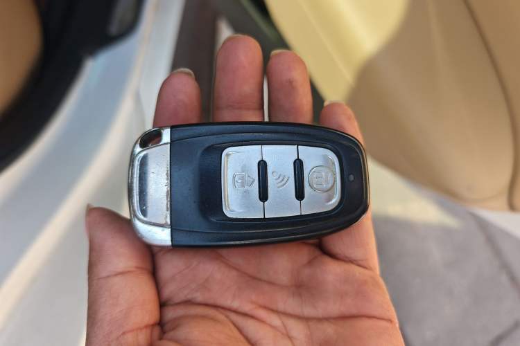 Used Hyundai Sonata 2015 Classic 2.0L Automatic Leading Edition Interior 1